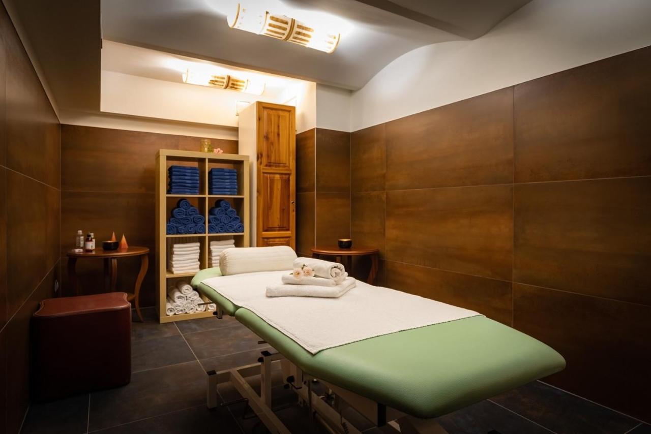 Active & Wellness Hotel Subterra オストロフ エクステリア 写真