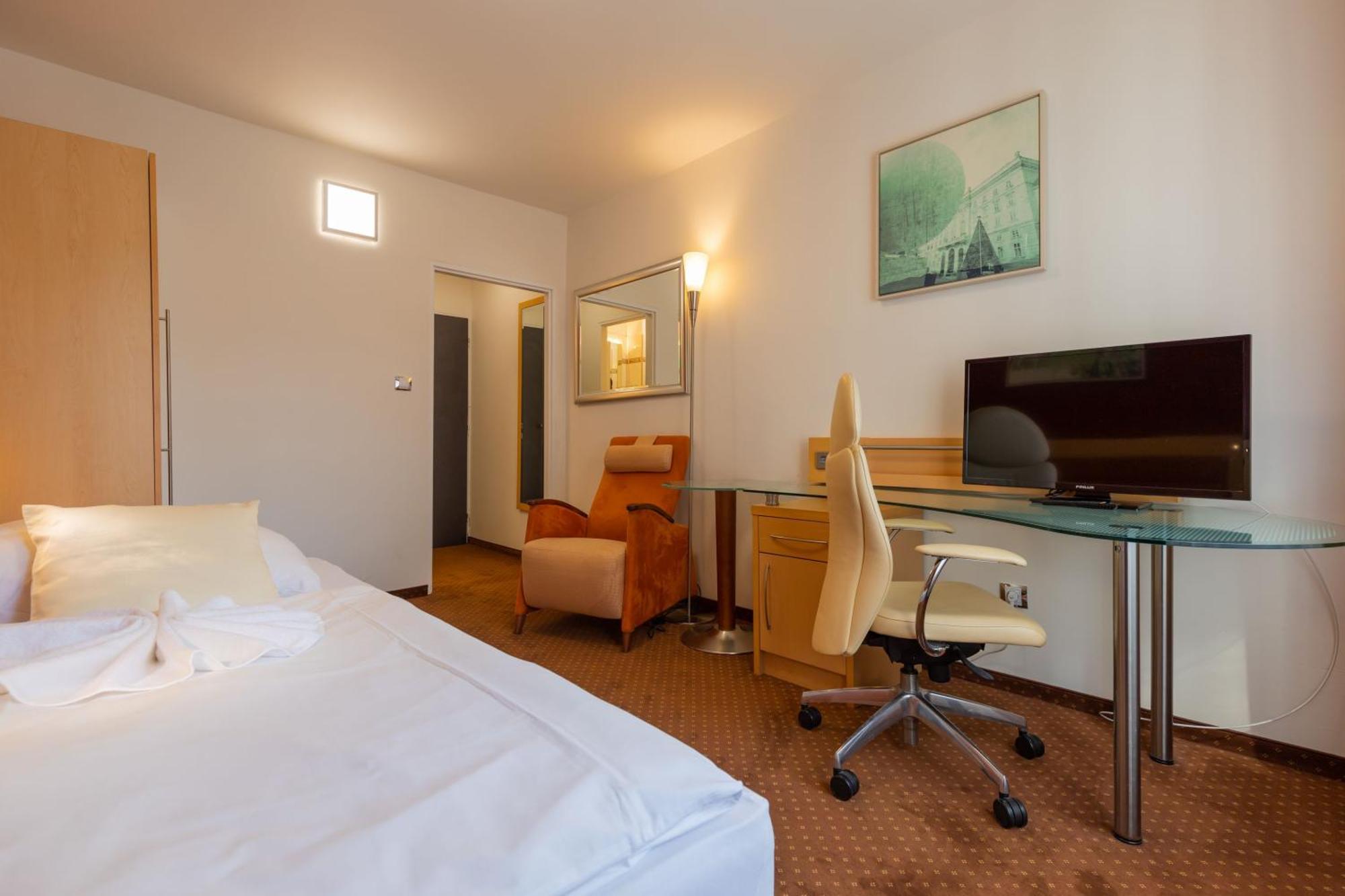 Active & Wellness Hotel Subterra オストロフ 部屋 写真