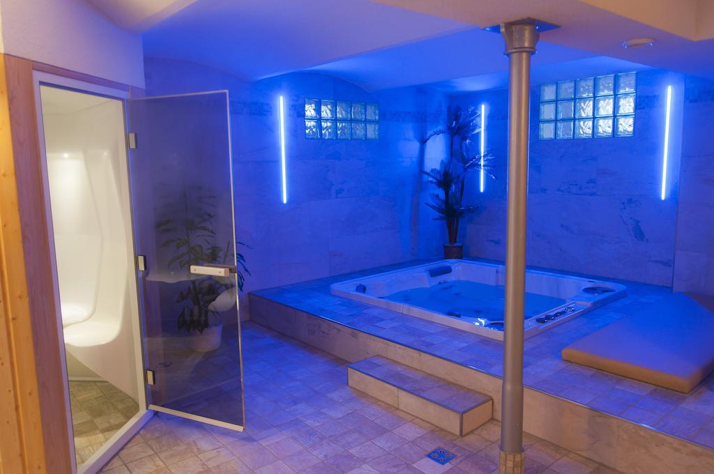 Active & Wellness Hotel Subterra オストロフ エクステリア 写真