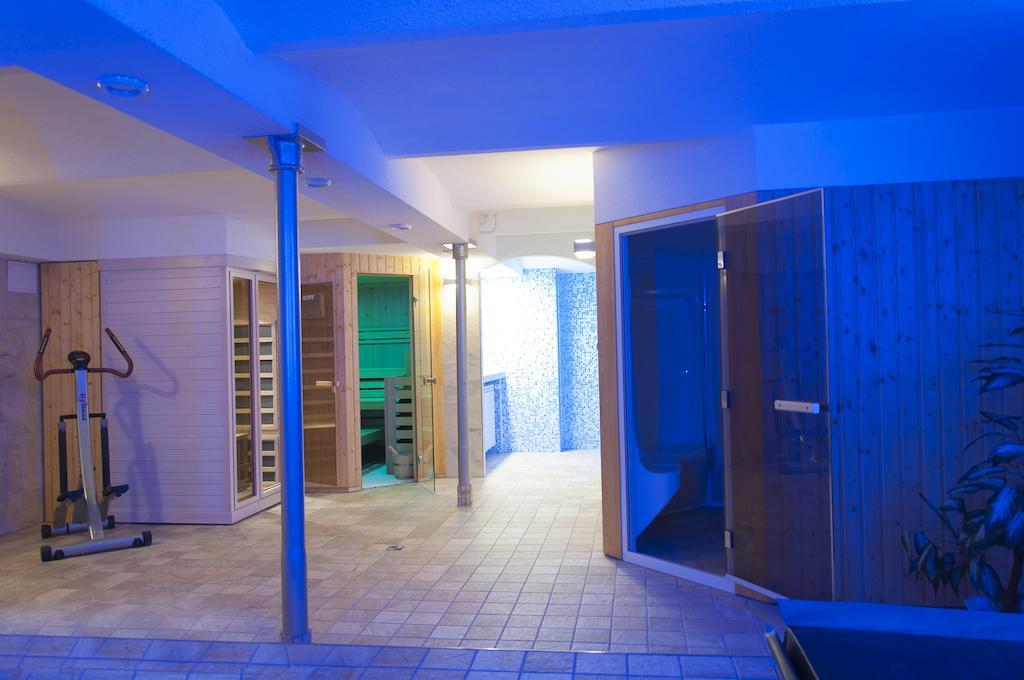 Active & Wellness Hotel Subterra オストロフ エクステリア 写真