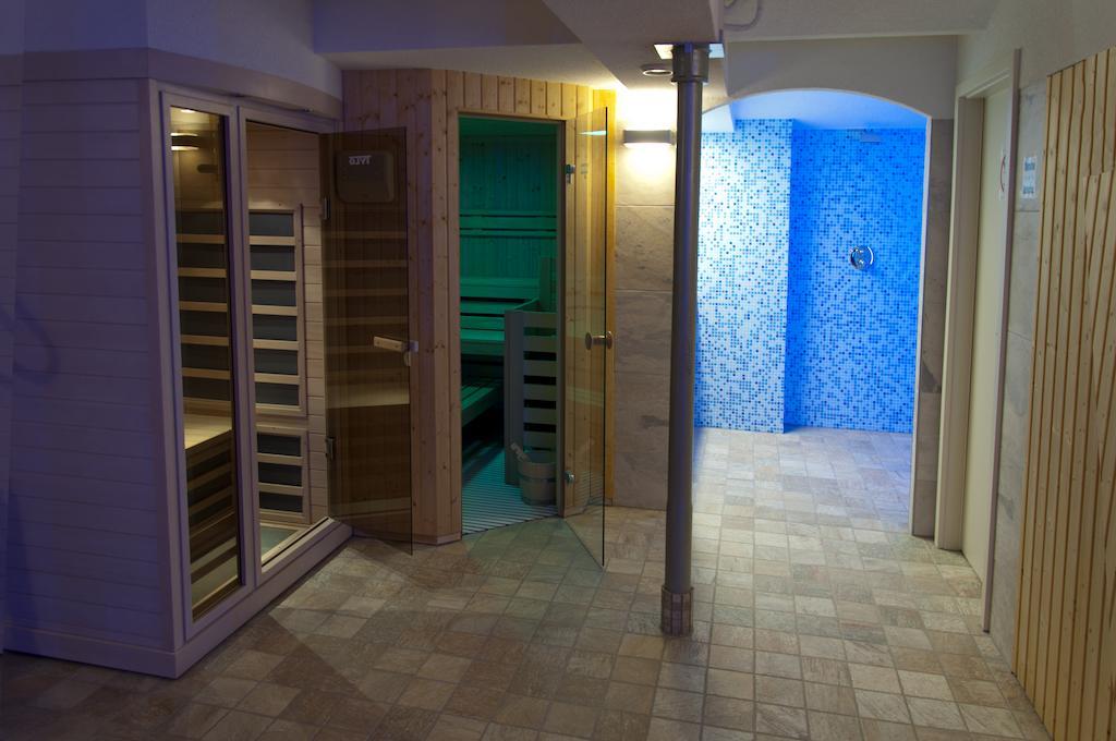 Active & Wellness Hotel Subterra オストロフ エクステリア 写真