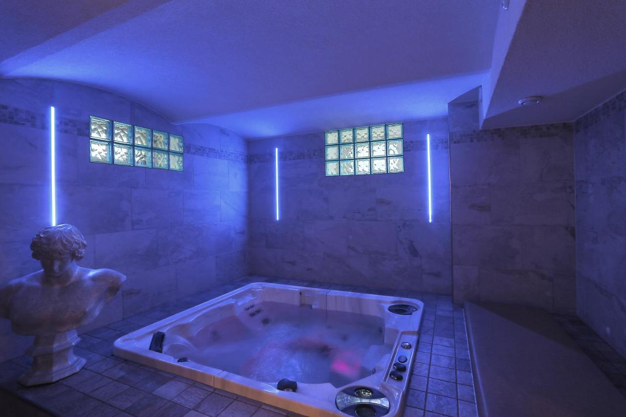 Active & Wellness Hotel Subterra オストロフ エクステリア 写真
